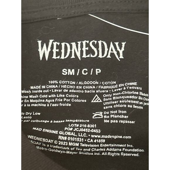 Wednesday 'We Prefer Spooky' Halloween Short Sleeve Tee Women Size Small NEW - Picture 4 of 5